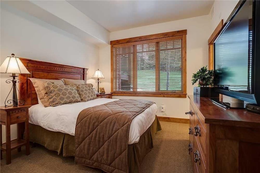 5106 Emerald Lodge, Trappeur's Crossing Apartment 5