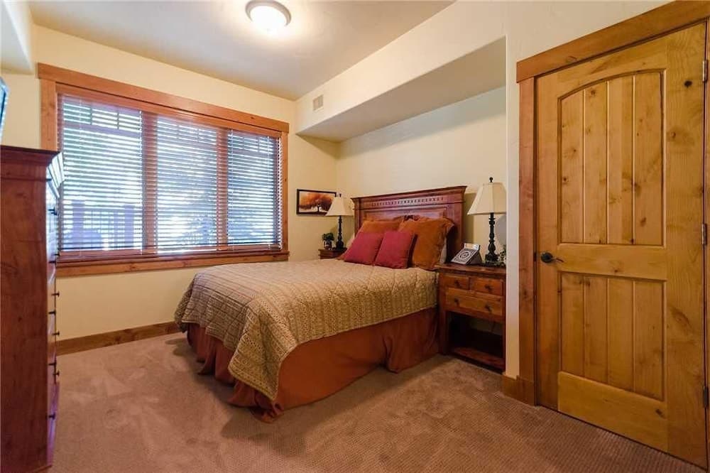 5109 Emerald Lodge, Trappeur's Crossing Apartment 4