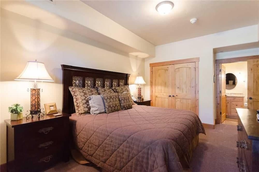 5109 Emerald Lodge, Trappeur's Crossing Apartment 4