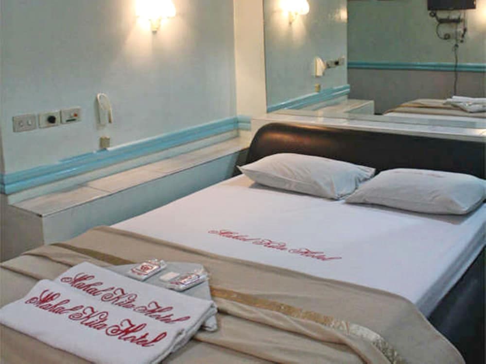 Mahal Kita Drive Inn