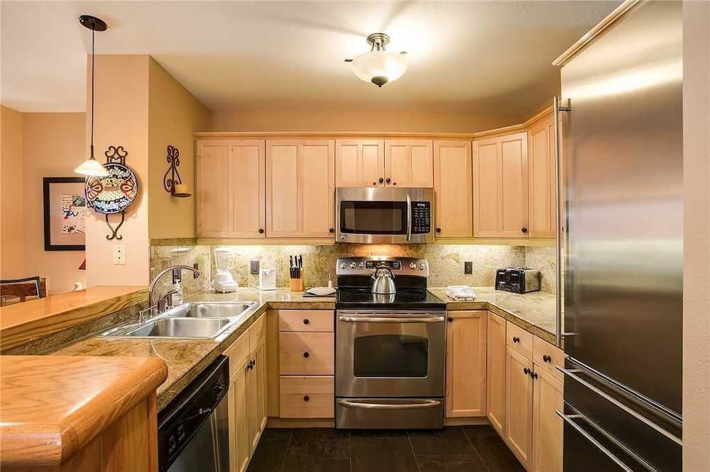 1107 Trappeur's Lodge, Trappeur's Crossing Apartment 1