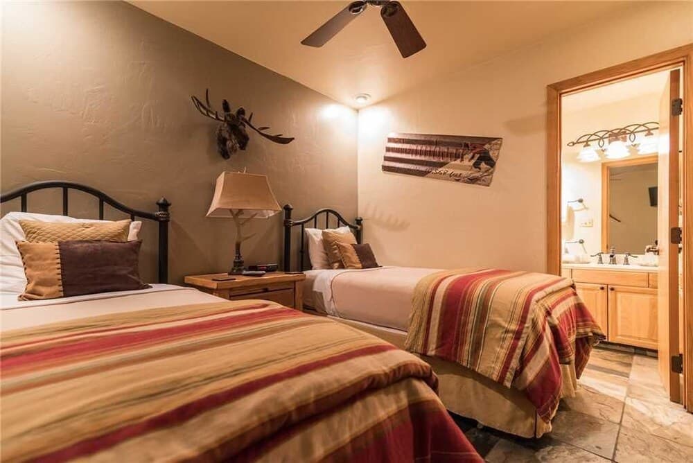 1110 Trappeur's Lodge, Trappeur's Crossing Apartment 1