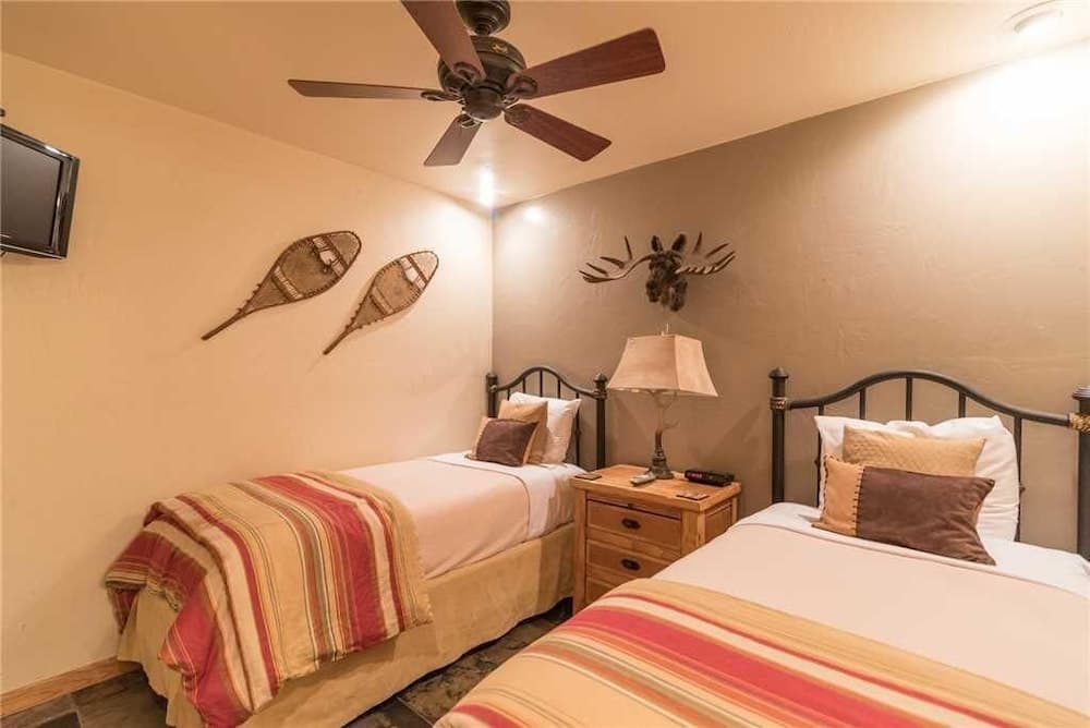 1110 Trappeur's Lodge, Trappeur's Crossing Apartment 1