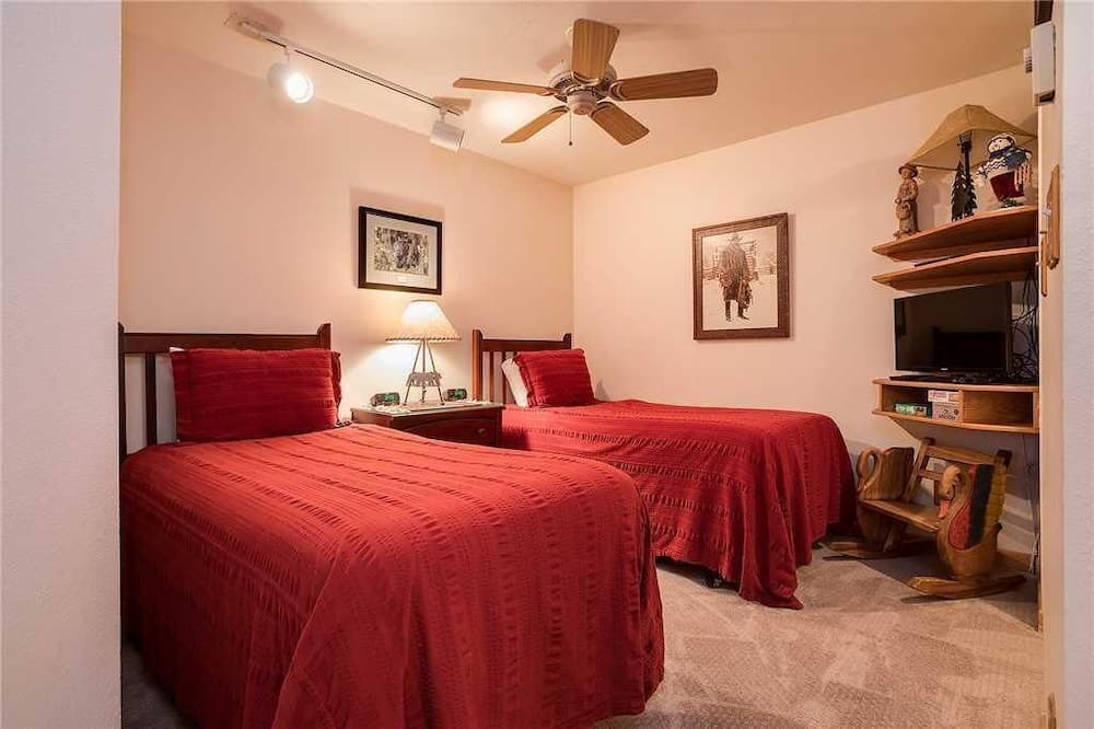 1201 Trappeur's Lodge, Trappeur's Crossing Apartment 2