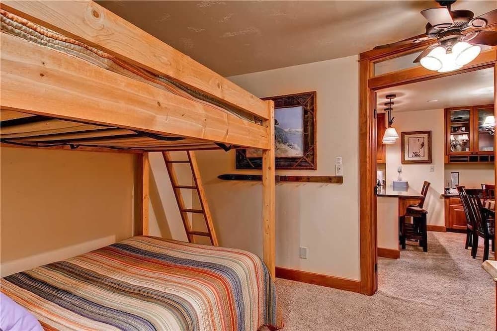 1206 Trappeur's Lodge, Trappeur's Crossing Apartment 2