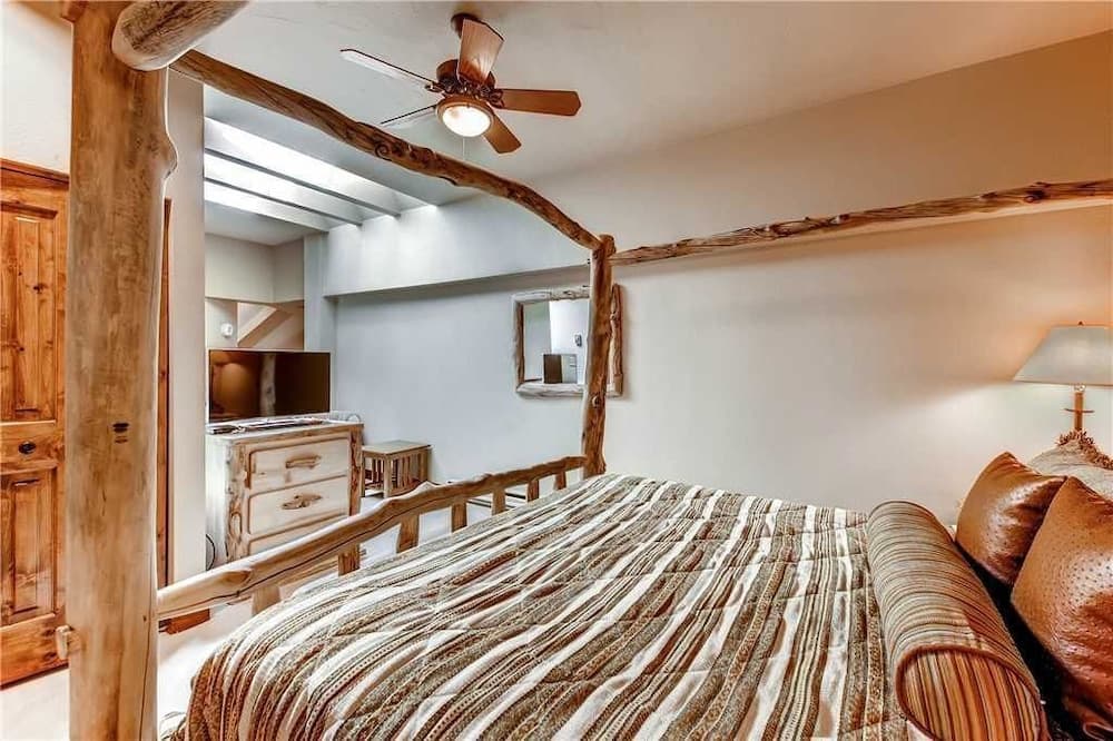 1301 Trappeur's Lodge, Trappeur's Crossing Apartment 3