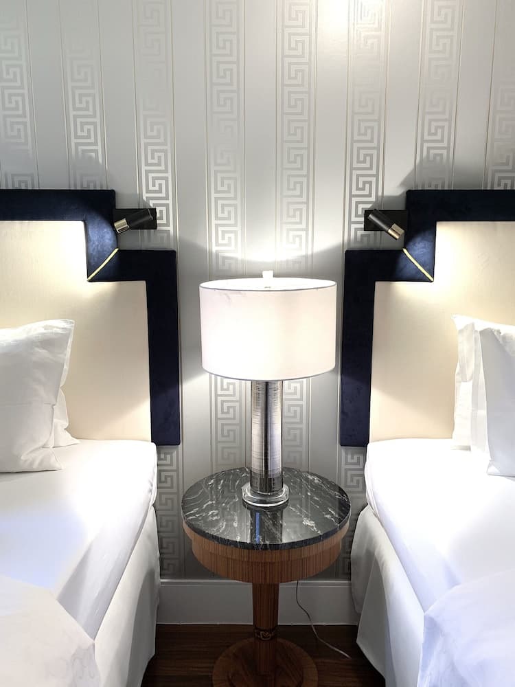 MONDRIAN Luxury Suites UNESCO Old Town