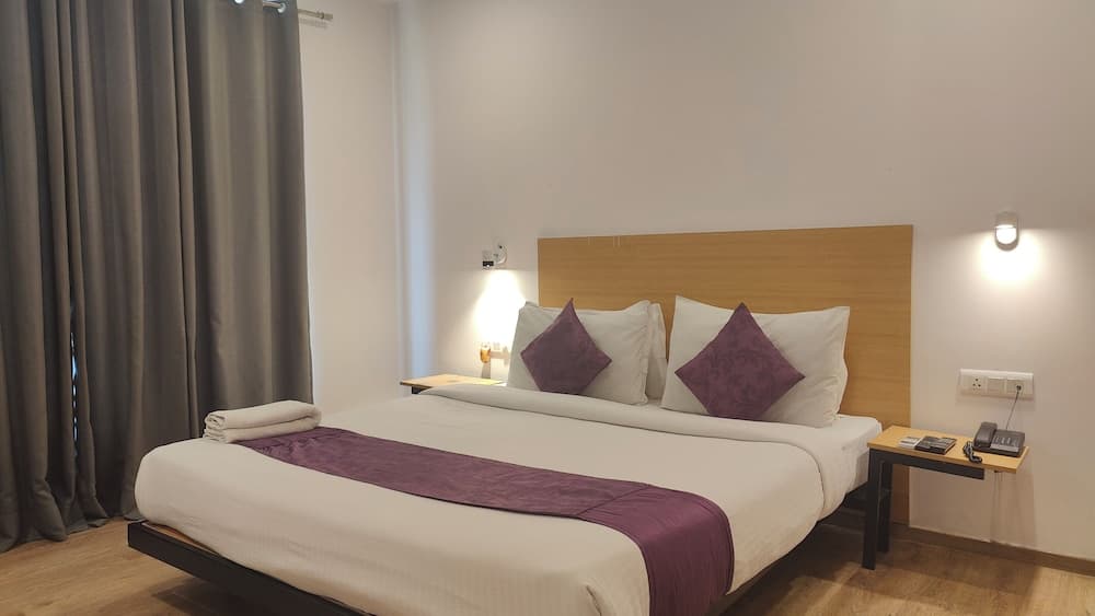 Mavens Orange Artemis Hospital Road