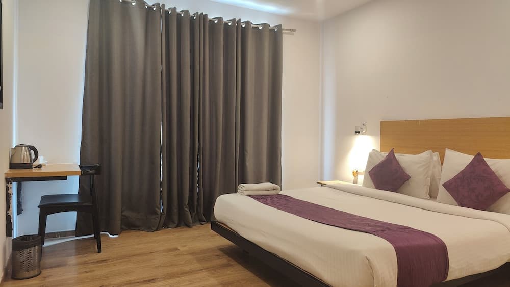 Mavens Orange Artemis Hospital Road