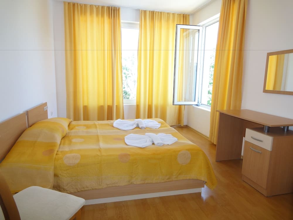 Yassen Holiday Village