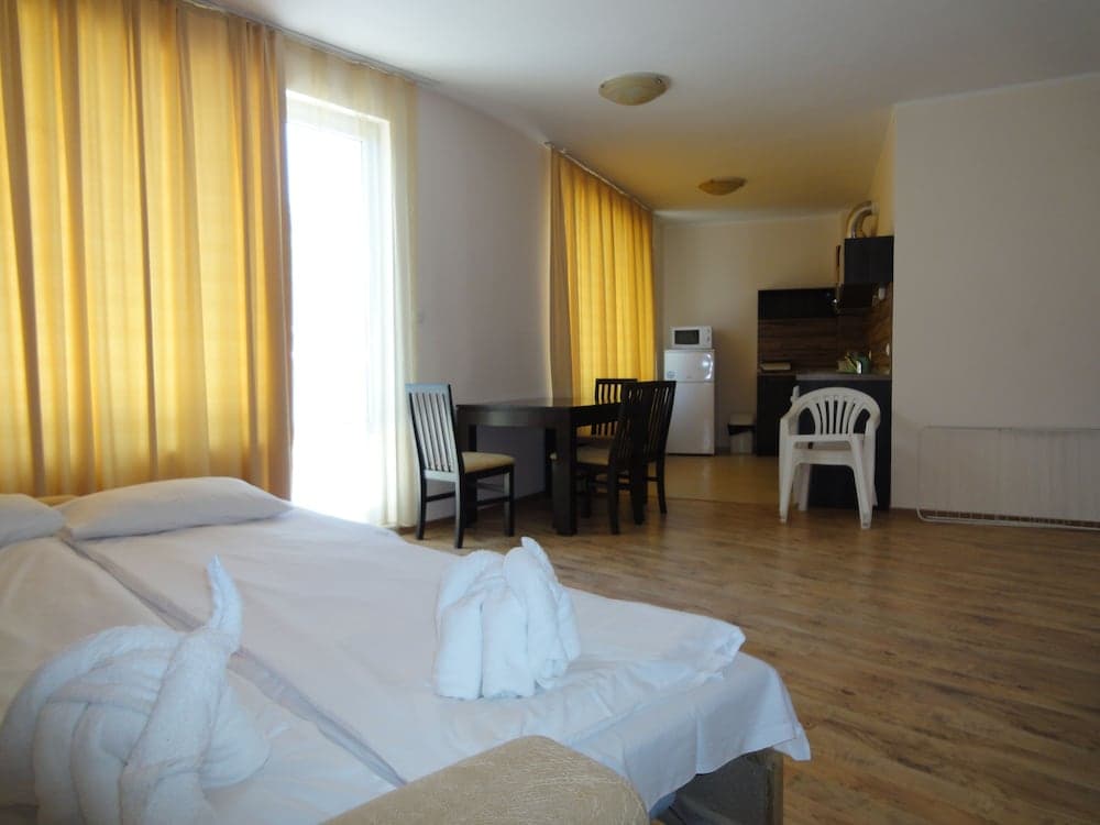 Yassen Holiday Village