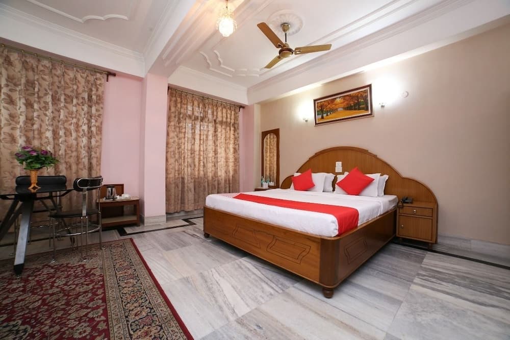 Hotel Priya Palace