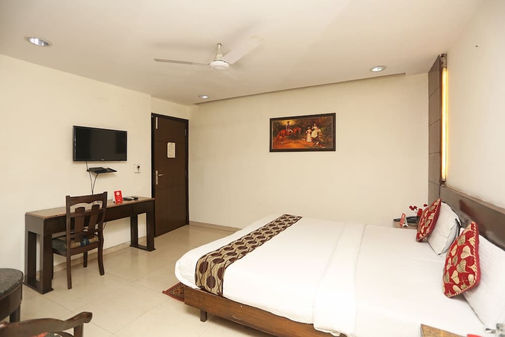 OYO 1824 Hotel Grand Peepal