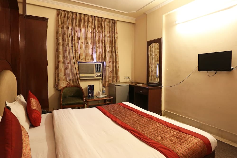 OYO 6886 Hotel Gold Palace