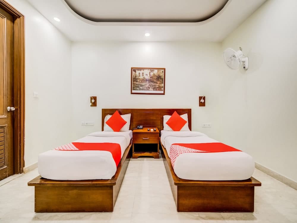 OYO 9553 Hotel Kings Plaza