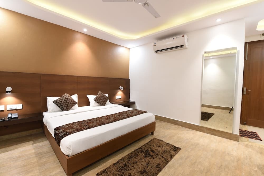 OYO Flagship 5383 Hotel Under Bridge Inn