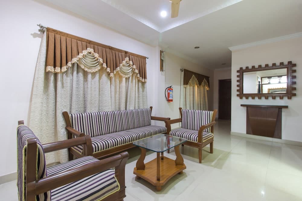 OYO 8932 Delight Inn Gachibowli