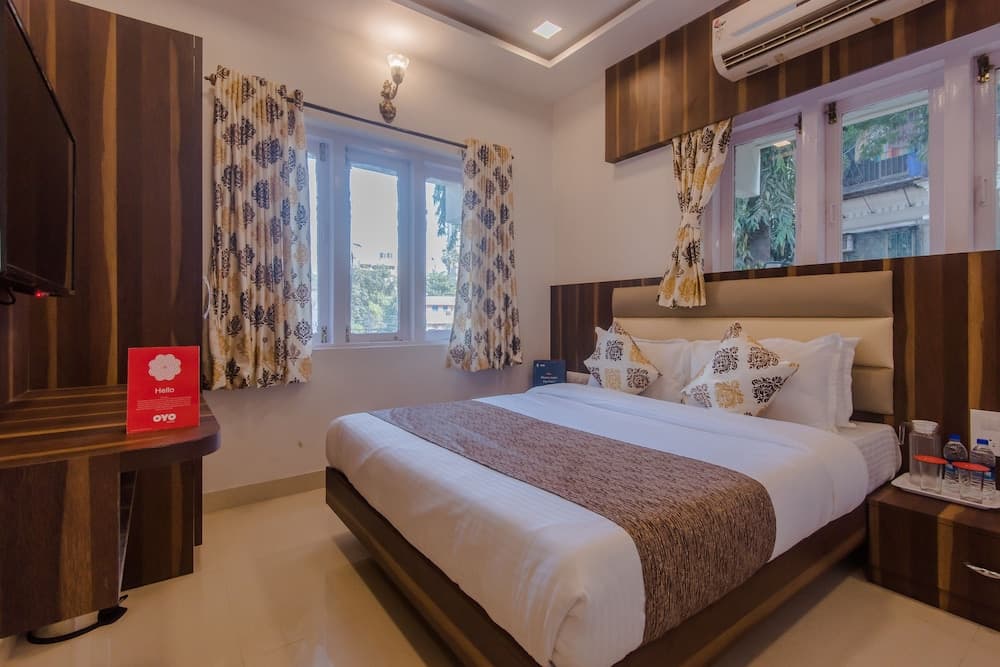 OYO 10217 Hotel Golden Palms