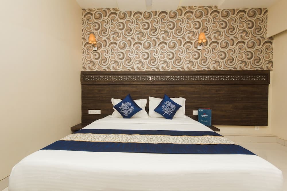 OYO 10650 Hotel Lotus Residency