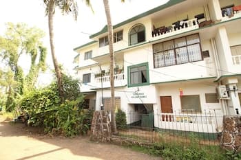 OYO 9893 Home Green View 2BHK Baga Beach