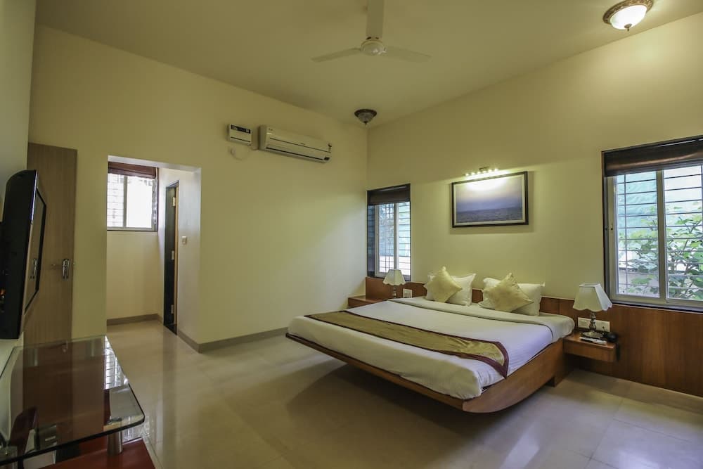 OYO 10157 Home Exotic 4BHK Villa Dona Paula