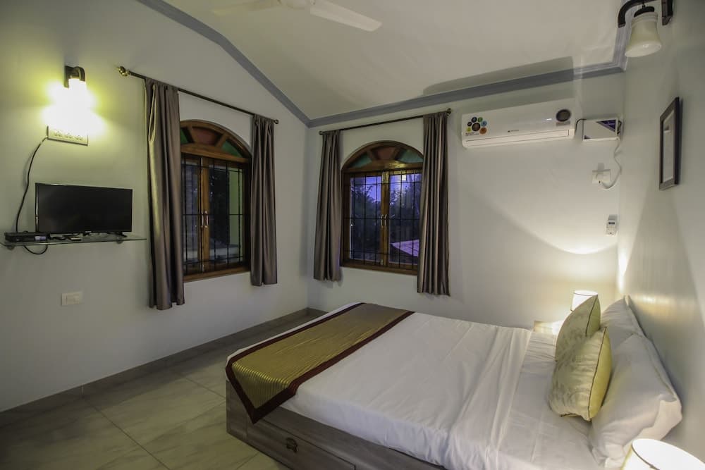 OYO 10723 Home Pool View Studio Colva