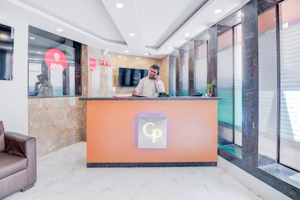 OYO 9748 Hotel Girgaon Palace
