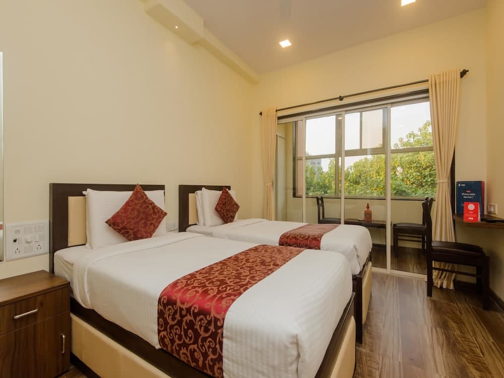 OYO 9849 Hotel Divine Residency