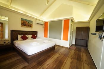 Sunset & Waves Resort