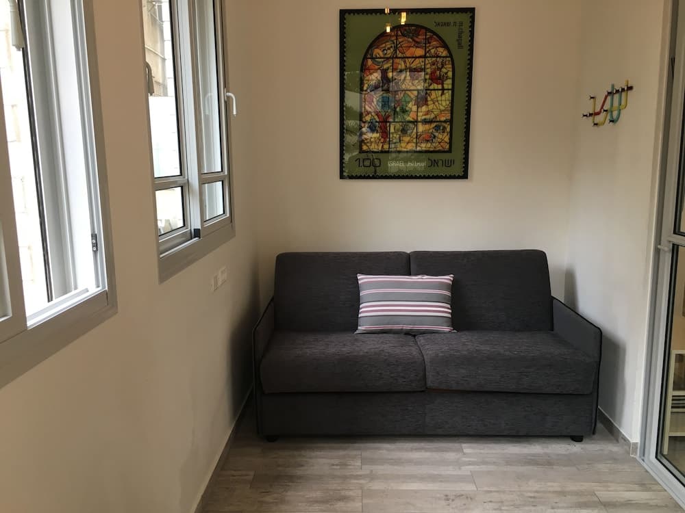 Apt Terrace & Garden - Bauhaus