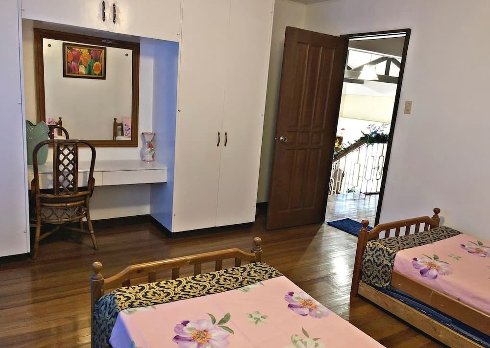 Royal Thee Bed & Breakfast