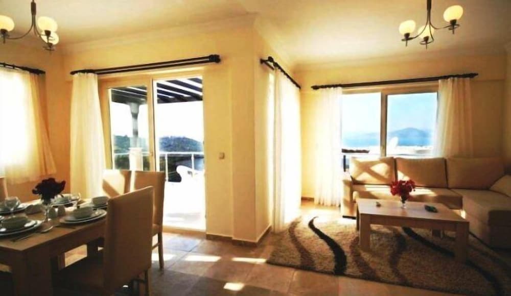 Royal Heights Adabuku 3 Bedrooms Villa