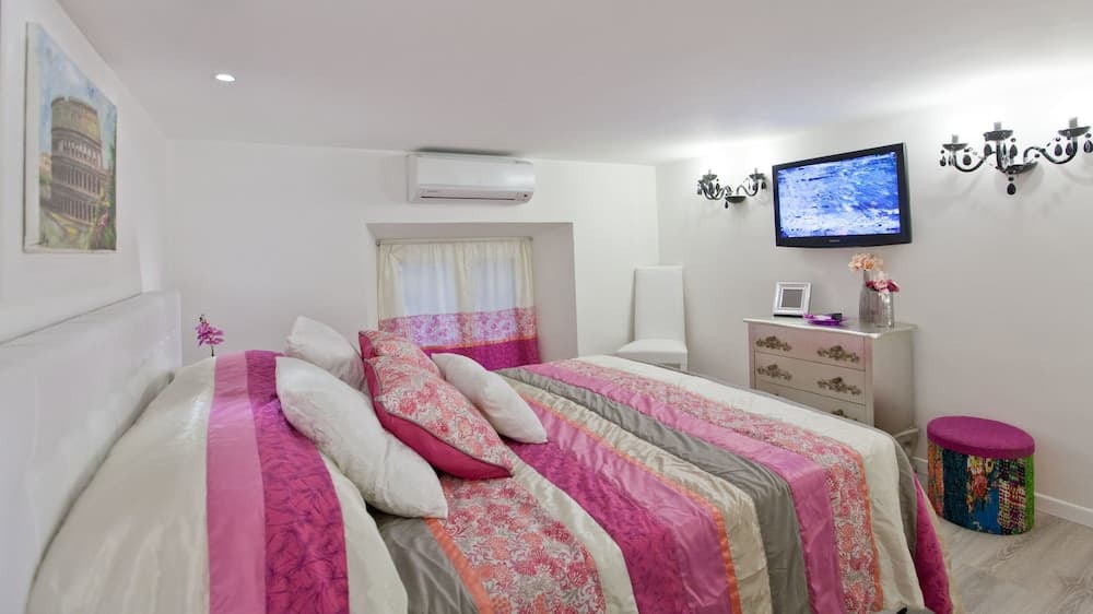 Rental In Rome Colour Colosseum Loft