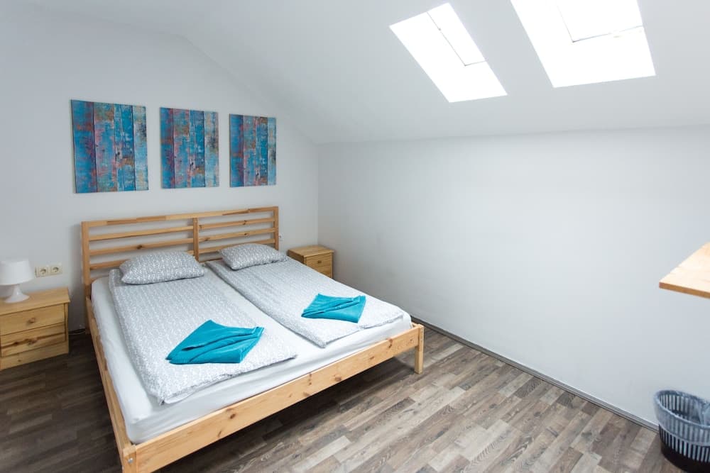 Falling Lakes Hostel