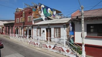 Hostal Valle Mistral - Hostel