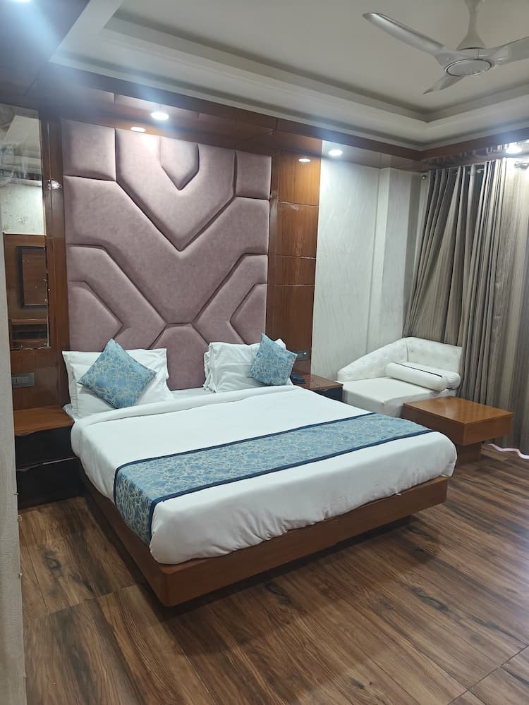 HOTEL PLATINUM PALACE NEAR MEDANTA HOSPITAL SECTOR 38