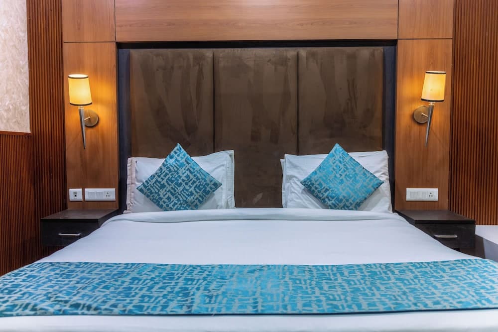 HOTEL PLATINUM PALACE NEAR MEDANTA HOSPITAL SECTOR 38