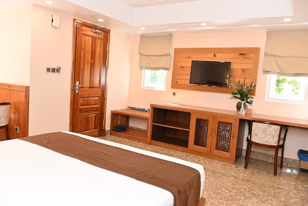 Tran Chau Beach & Resort