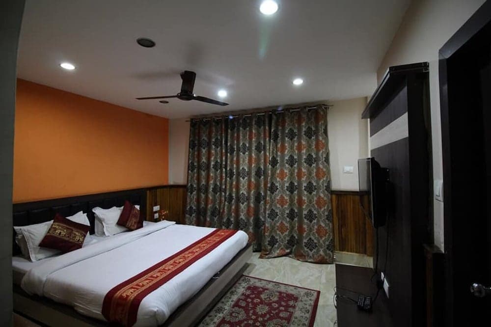 Golden Star Continental & Spa