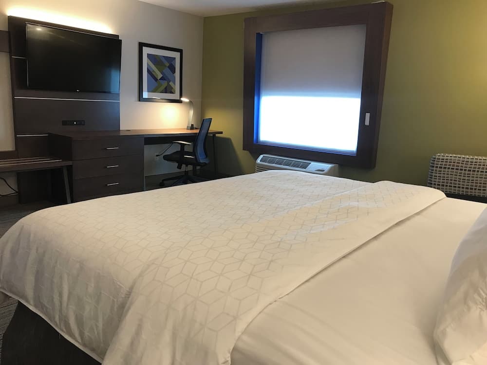 Holiday Inn Express & Suites Hannibal - Medical Center by IHG