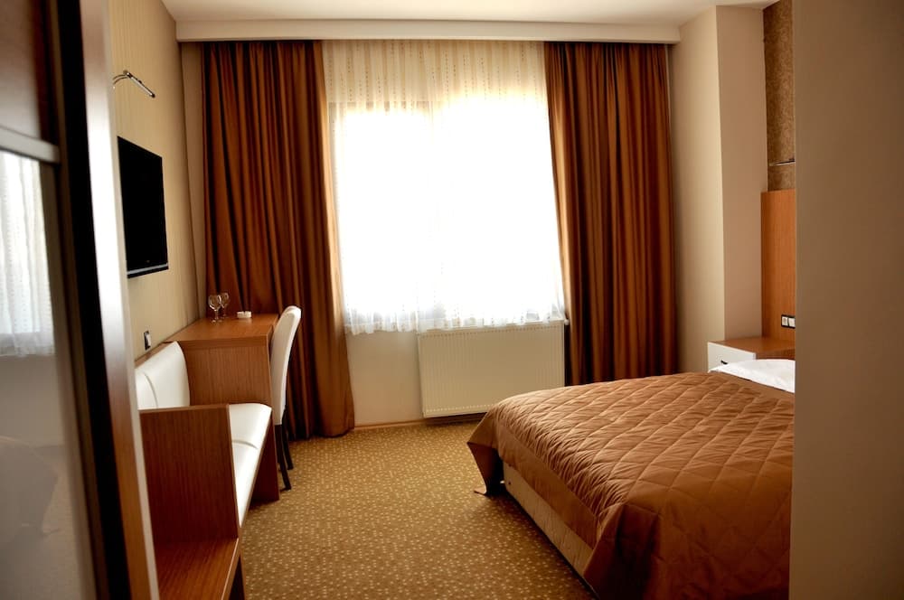 Amazon Aretias Hotel