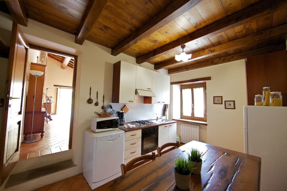 Wonderful private villa for 10 people with private pool, WIFI, TV, terrace, pets allowed and par...