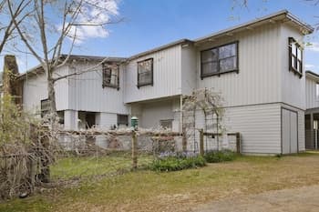 Le Chateau - Centrally located