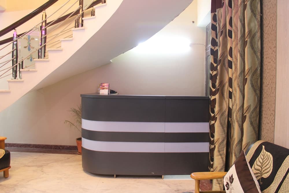 OYO 4096 Hotel Divyanshi