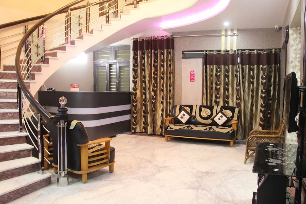 OYO 4096 Hotel Divyanshi