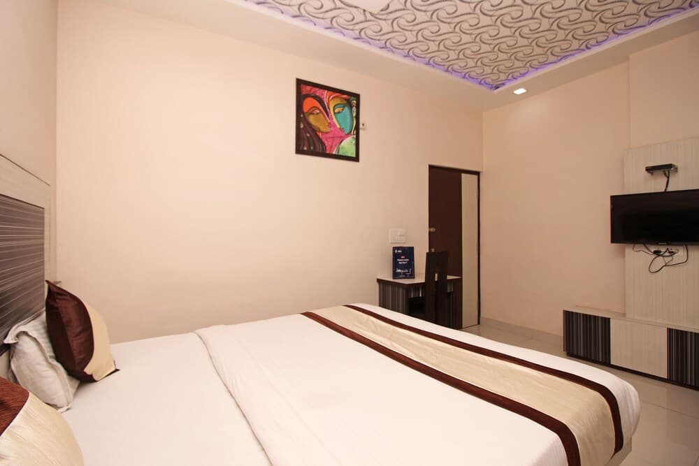 OYO 3202 Hotel Gayatri Residency