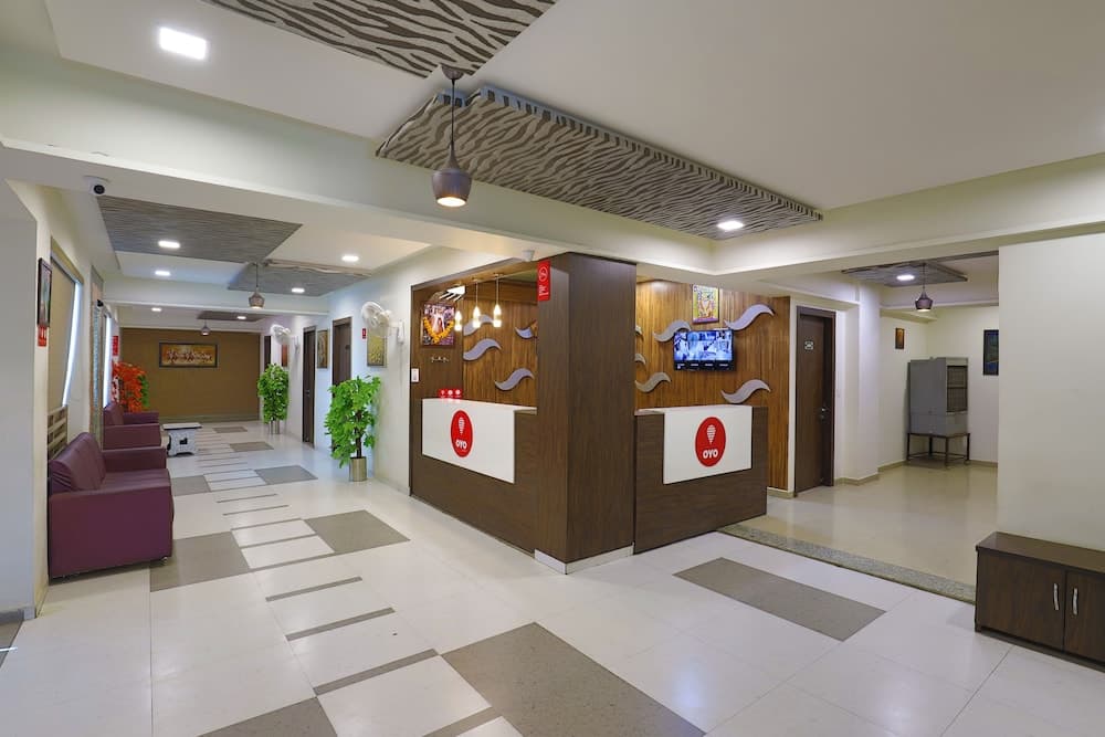 OYO 9238 Hotel Meet Palace