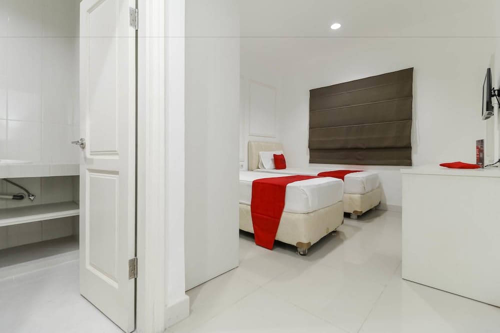 RedDoorz Plus @ Setiabudi Barat