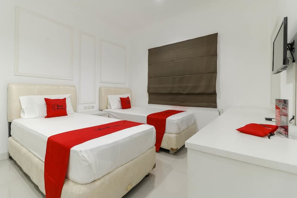 RedDoorz Plus @ Setiabudi Barat