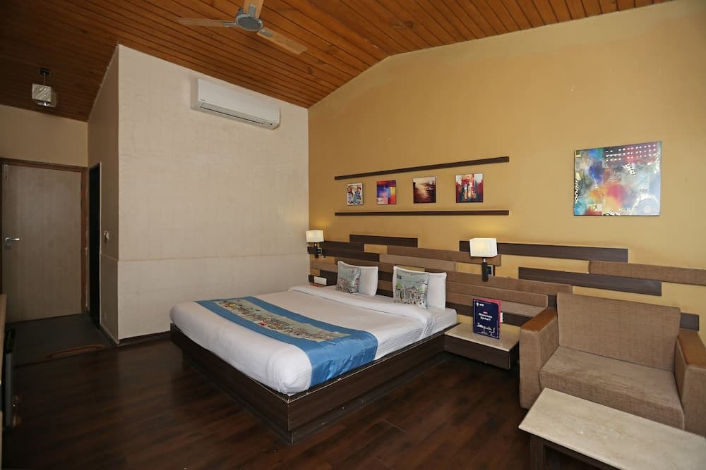 OYO 8600 Hotel Deepali Executive